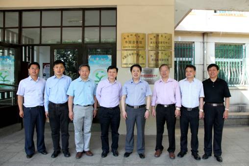 翻译硕士专业学位授权点专项评估专家组来leyu乐鱼考察
