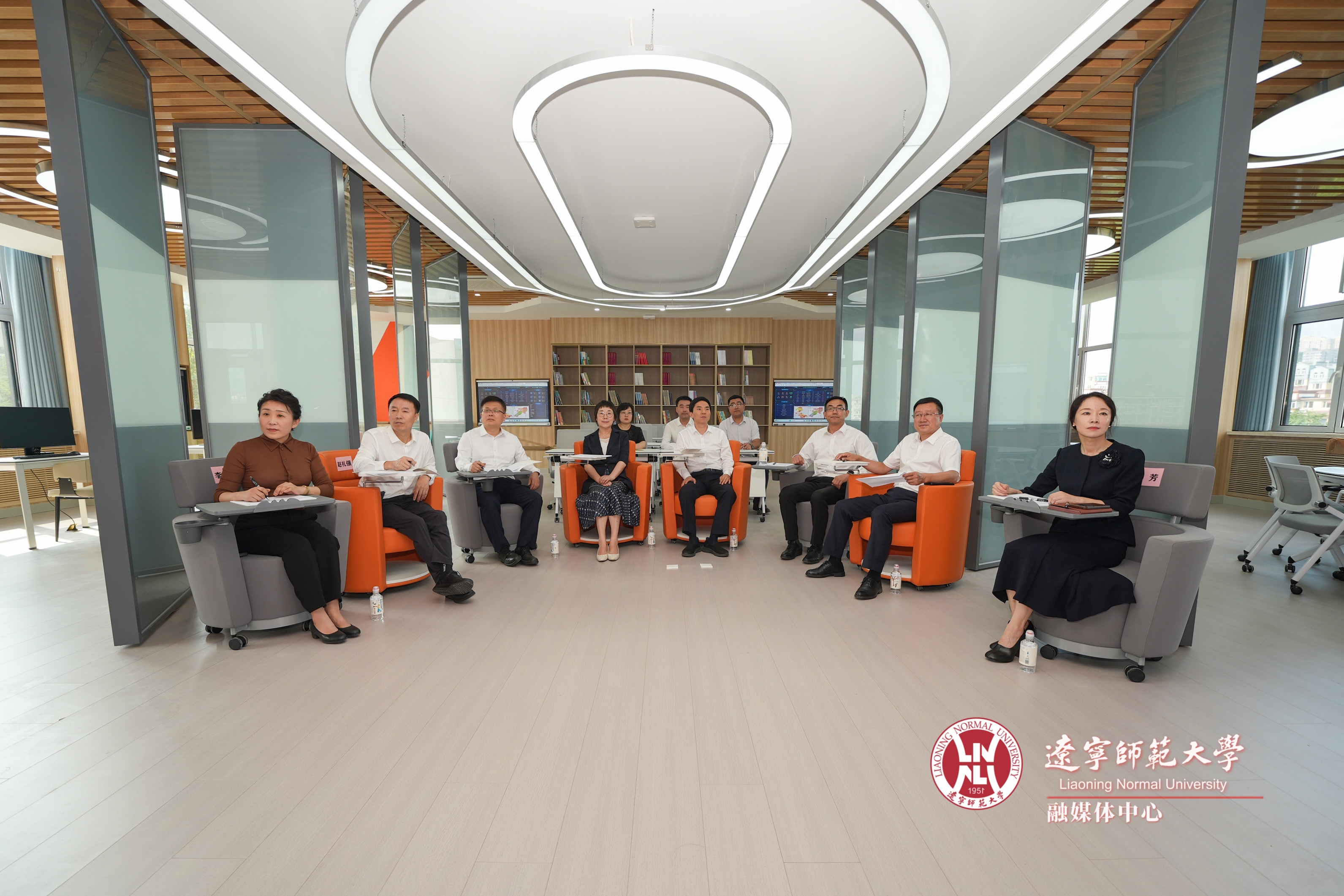 开学第一天校领导深入教学一线听课调研