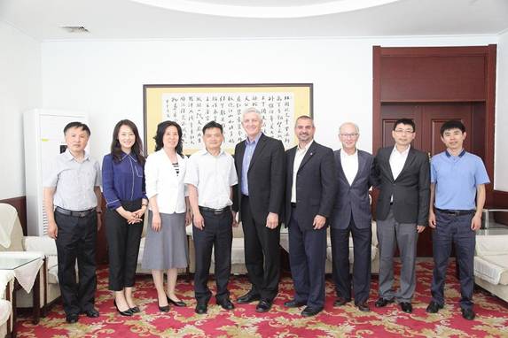 美国中央基督教大学校长Hal Hoxie博士一行访问leyu乐鱼