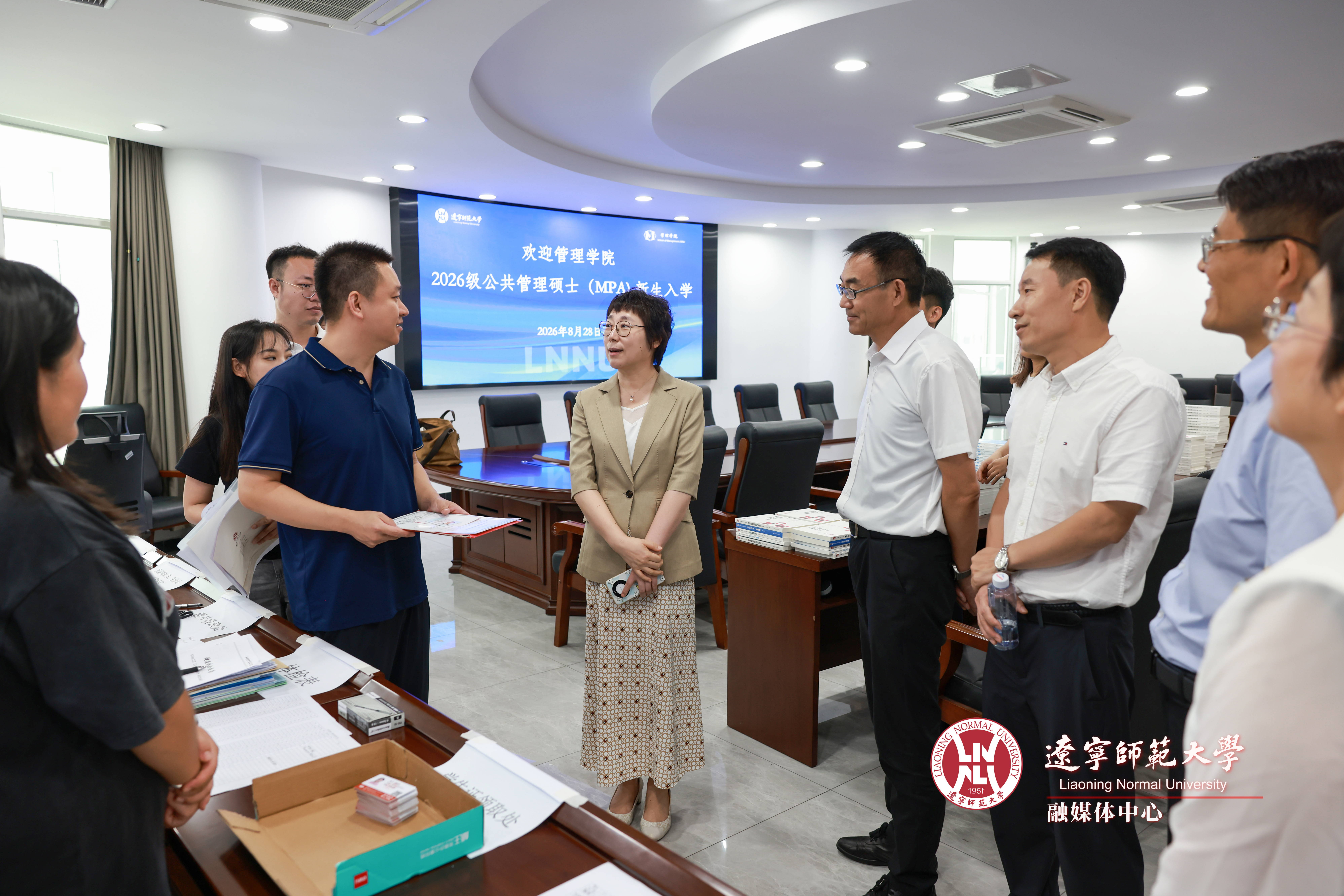 校领导走访检查新学期开学准备工作